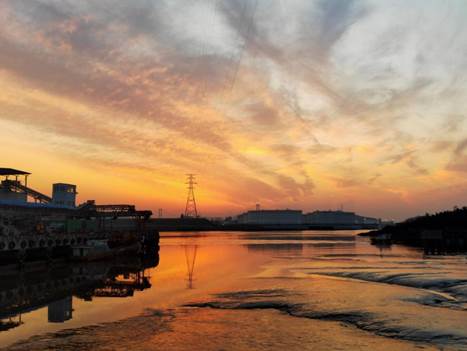 说明:C:\Users\15325\Desktop\公管191 摄影作品\初春夕照 公管191 王晓杰.jpg